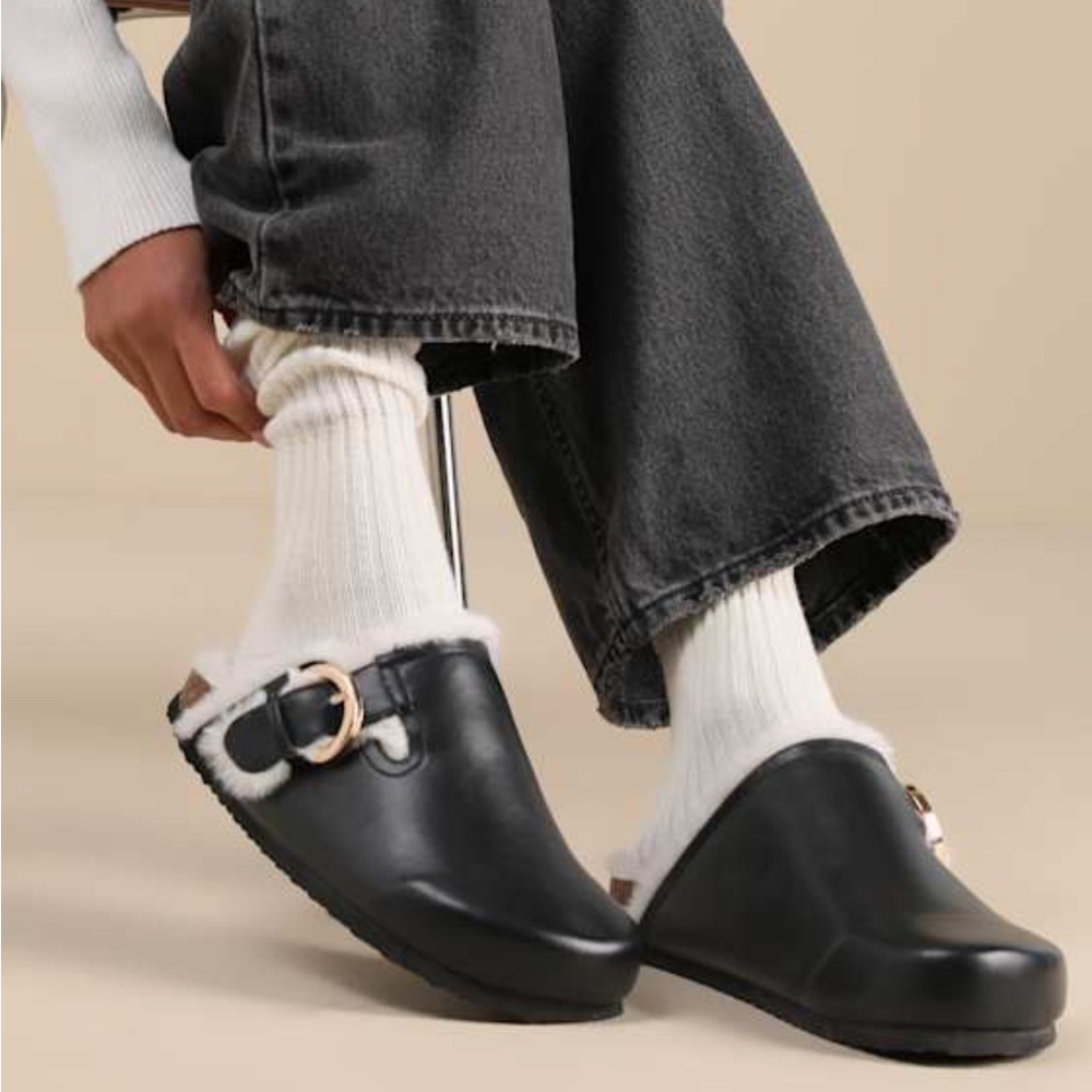 Lulus Black Slip-On Clogs